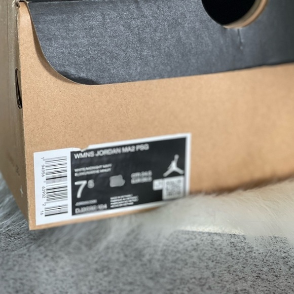 WOMEN’S JORDAN MA2 PARIS ST GERMAINE (PSG)  7.5 WITH BOX - Picture 9 of 9